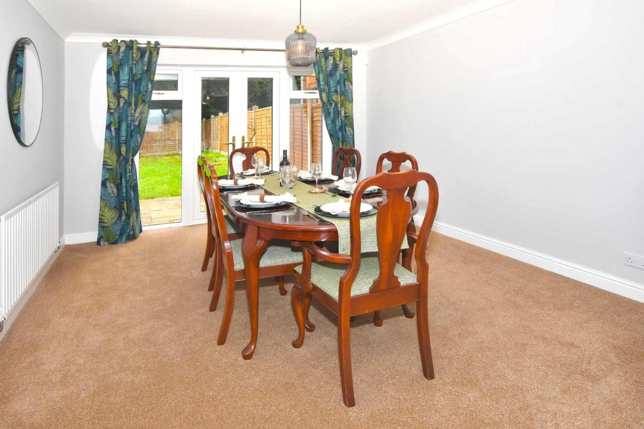 The Glade By Yourstays Huge Single Detached Holiday Home With Big Garden Newcastle-under-Lyme Exteriér fotografie