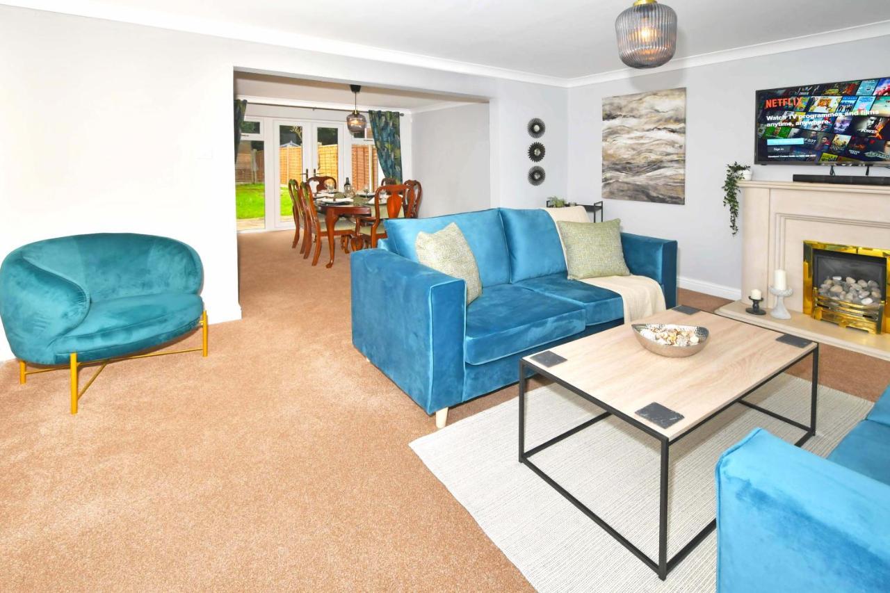 The Glade By Yourstays Huge Single Detached Holiday Home With Big Garden Newcastle-under-Lyme Exteriér fotografie